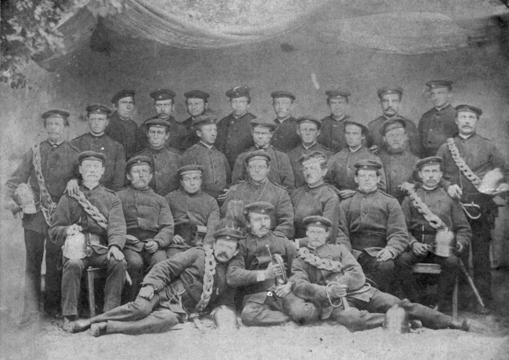 Gruppenbild der Feuerwehr Hoiersdorf aus dem Jahr 1882