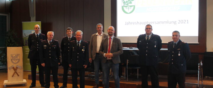 Herbert Ebeling wird für 50jährige Mitgliedschaft in der Ortsfeuerwehr Hoiersdorf geehrt